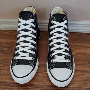 Converse hi top black & white  leather sz 7.5 men